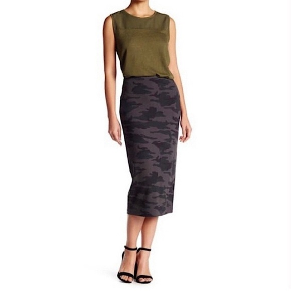 MSRP $79 Sanctuary Camo Print Pencil Midi Skirt Size XS - Picture 2 of 6